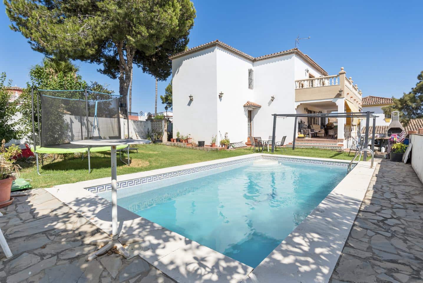 6 soverom Villa til salgs i Estepona med svømmebasseng garasje - € 995 000 (Ref: 9161977)