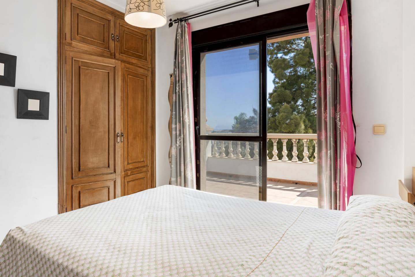 6 soverom Villa til salgs i Estepona med svømmebasseng garasje - € 995 000 (Ref: 9161977)