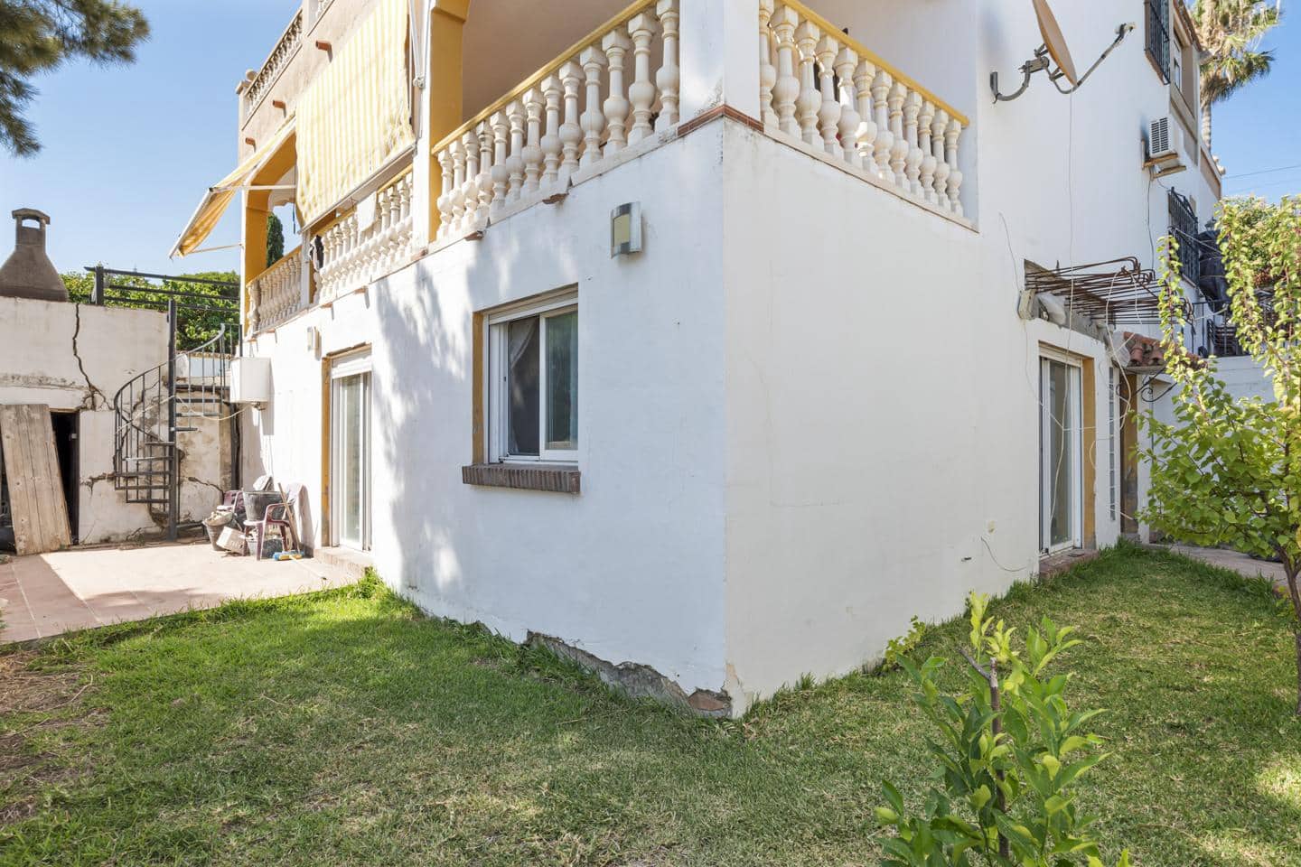 6 soverom Villa til salgs i Estepona med svømmebasseng garasje - € 995 000 (Ref: 9161977)