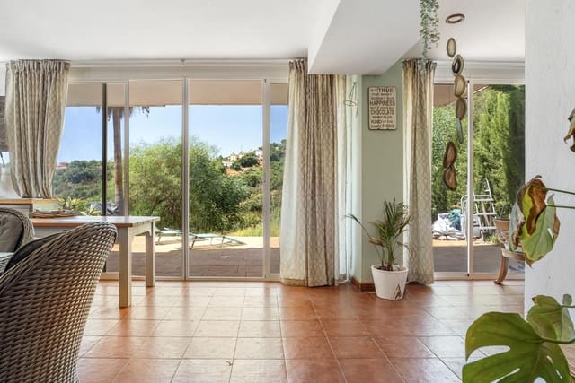 3 slaapkamer Villa te koop in Altos de Estepona, Estepona met zwembad garage - € 380.000 (Ref: 9162531)
