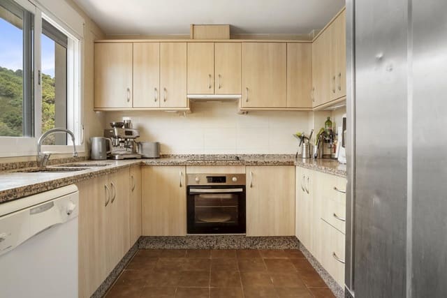 3 slaapkamer Villa te koop in Altos de Estepona, Estepona met zwembad garage - € 380.000 (Ref: 9162531)