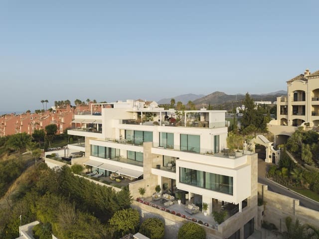 Apartamento de 3 habitaciones en La Quinta, Benahavís en venta con piscina garaje - 2.970.000 € (Ref: 9162802)