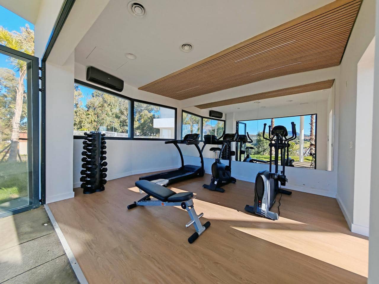 2 bedroom Apartment for sale in Estepona with pool garage - € 460,000 (Ref: 9181561)