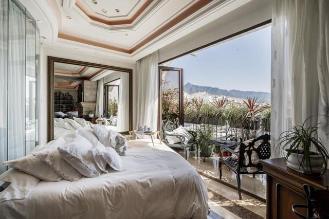 3 sypialnia Apartament na sprzedaż w Puerto Banus, Marbella z basenem garażem - 3 195 000 € (Ref: 9186133)