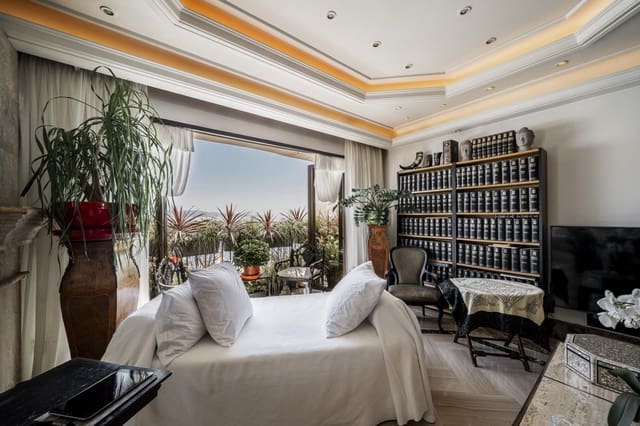 3 sypialnia Apartament na sprzedaż w Puerto Banus, Marbella z basenem garażem - 3 195 000 € (Ref: 9186133)