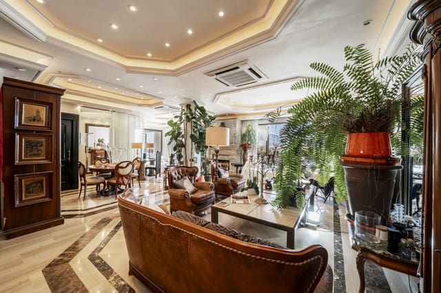 3 sypialnia Apartament na sprzedaż w Puerto Banus, Marbella z basenem garażem - 3 195 000 € (Ref: 9186133)