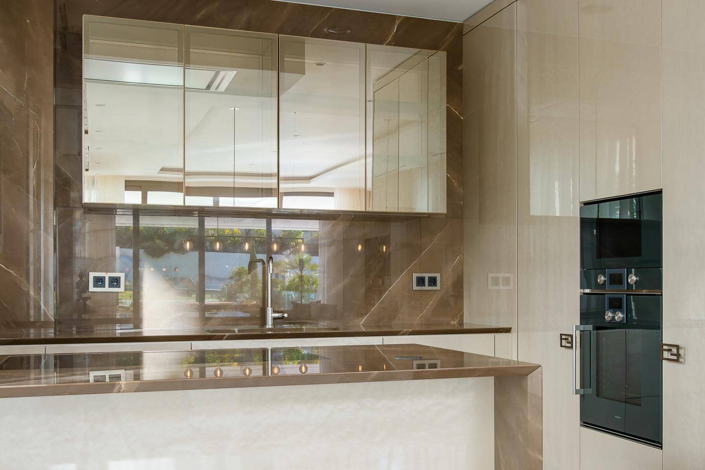 4 sypialnia Mieszkanie na sprzedaż w Marbella z basenem garażem - 4 500 000 € (Ref: 9189482)