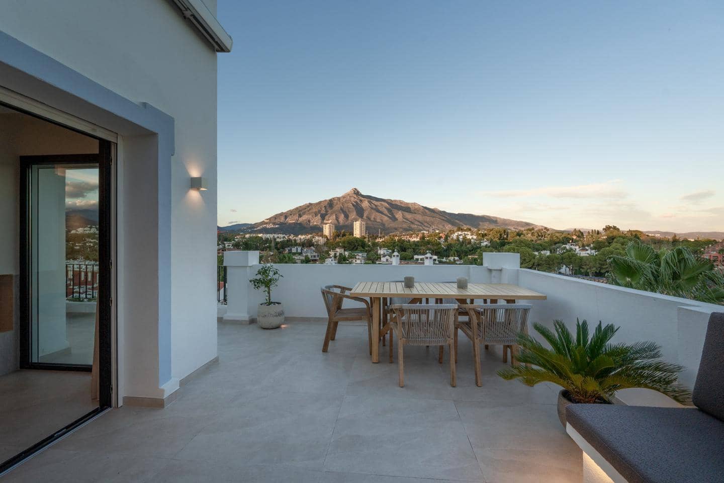 3 soverom Penthouse til salgs i Marbella med svømmebasseng garasje - € 1 650 000 (Ref: 9189483)