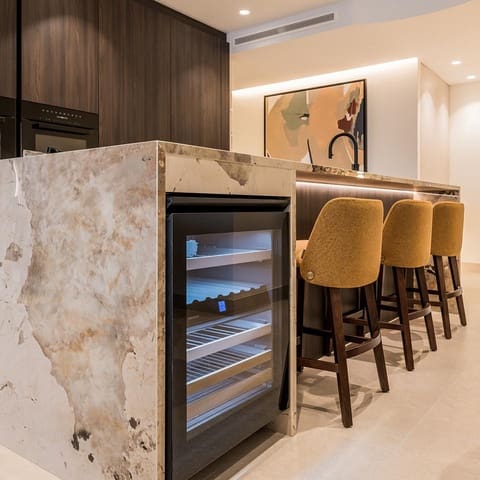 4 Zimmer Apartment zu verkaufen in Los Llanos, Estepona mit Pool Garage - 3.695.000 € (Ref: 9192006)