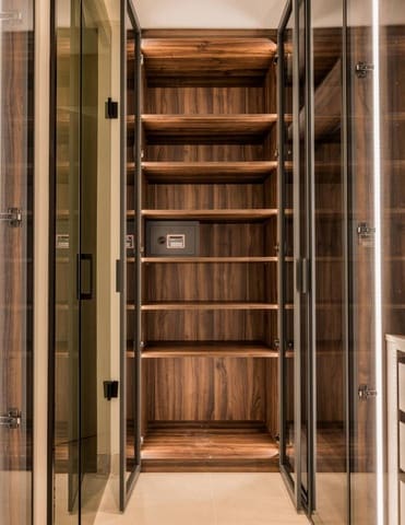 3 bedroom Apartment for sale in Resinera-Voladilla, Estepona with pool garage - € 1,825,000 (Ref: 9193282)