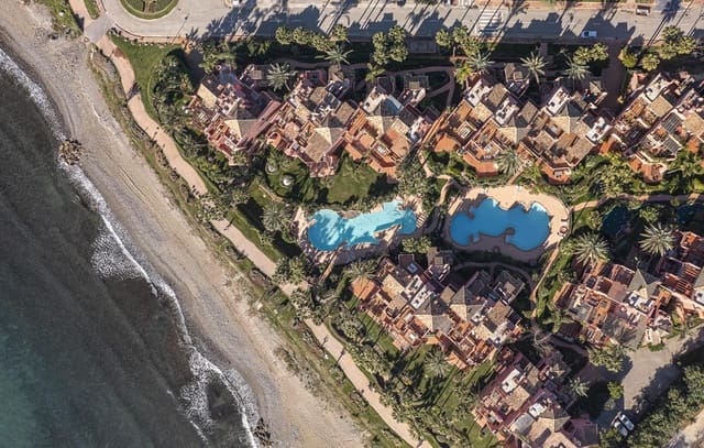 3 bedroom Apartment for sale in Resinera-Voladilla, Estepona with pool garage - € 2,350,000 (Ref: 9193283)