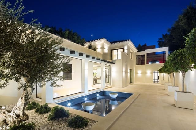 5 bedroom Villa for sale in Aloha Golf, Marbella with pool garage - € 4,975,000 (Ref: 9211641)