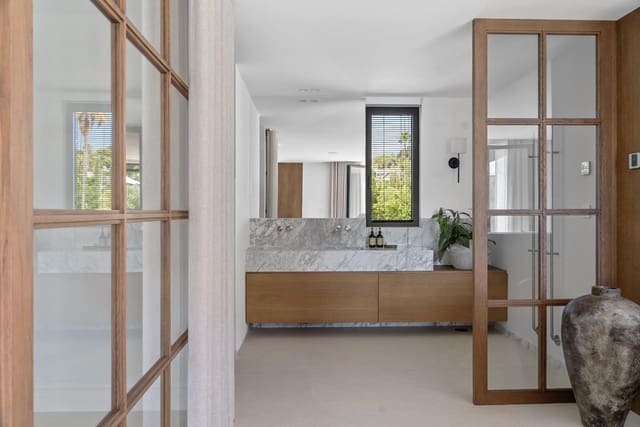 4 slaapkamer Villa te koop in Las Brisas, Marbella met zwembad garage - € 7.495.000 (Ref: 9220272)