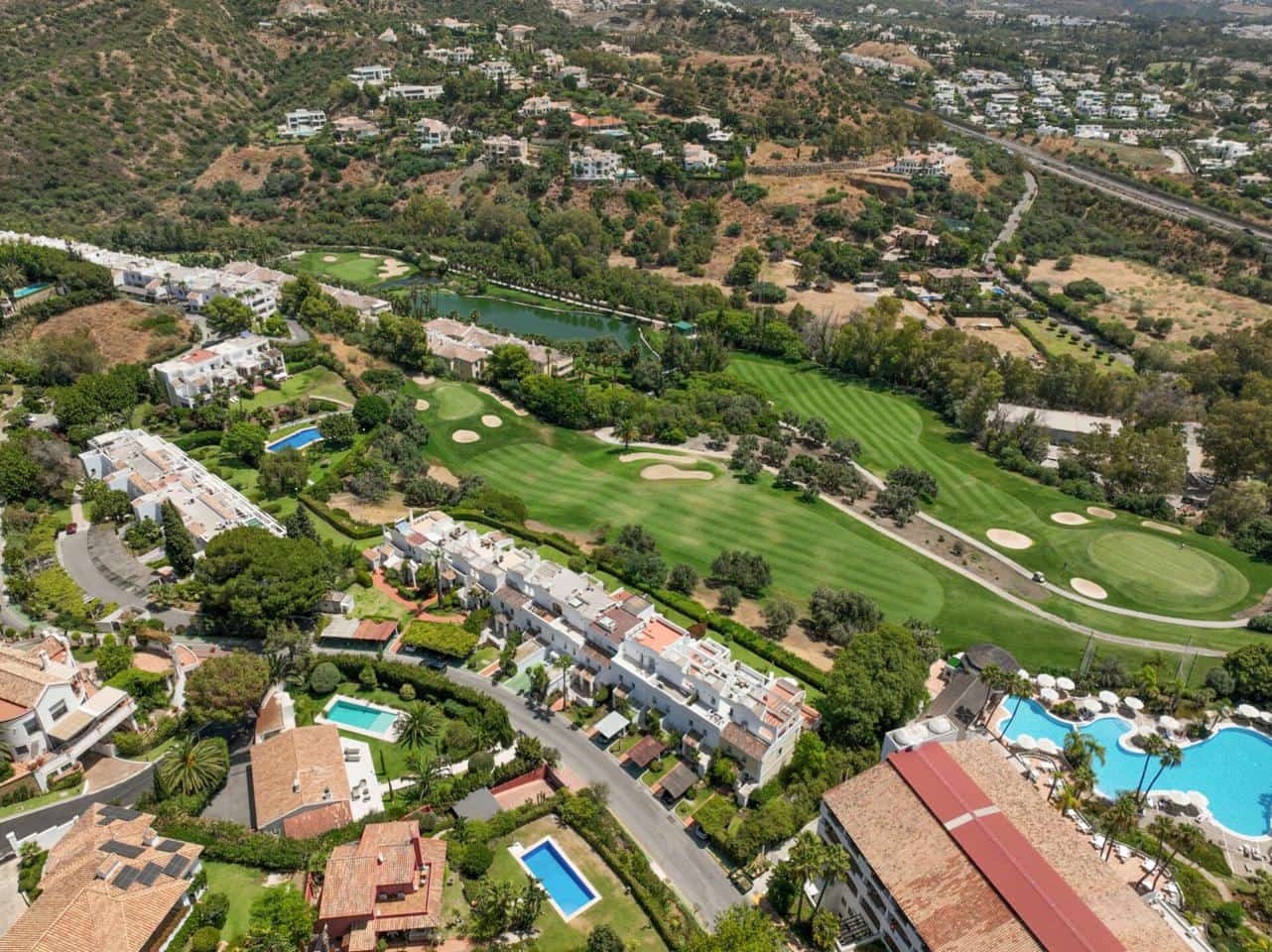 4 bedroom Apartment for sale in Benahavis with pool garage - € 1,875,000 (Ref: 9226027)