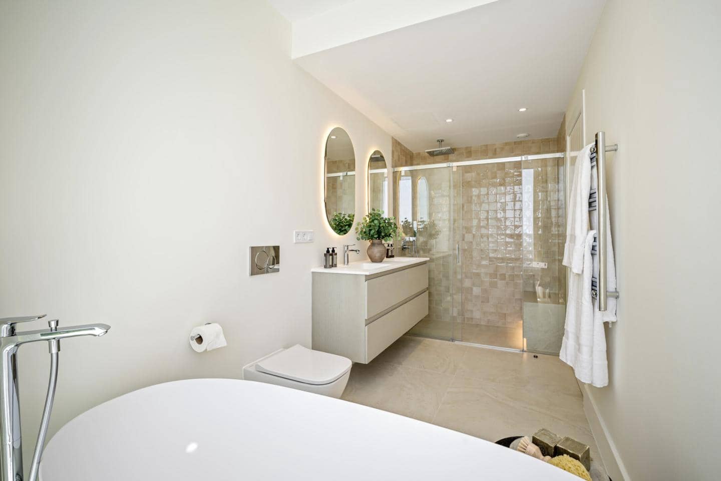 4 bedroom Apartment for sale in Benahavis with pool garage - € 1,875,000 (Ref: 9226027)