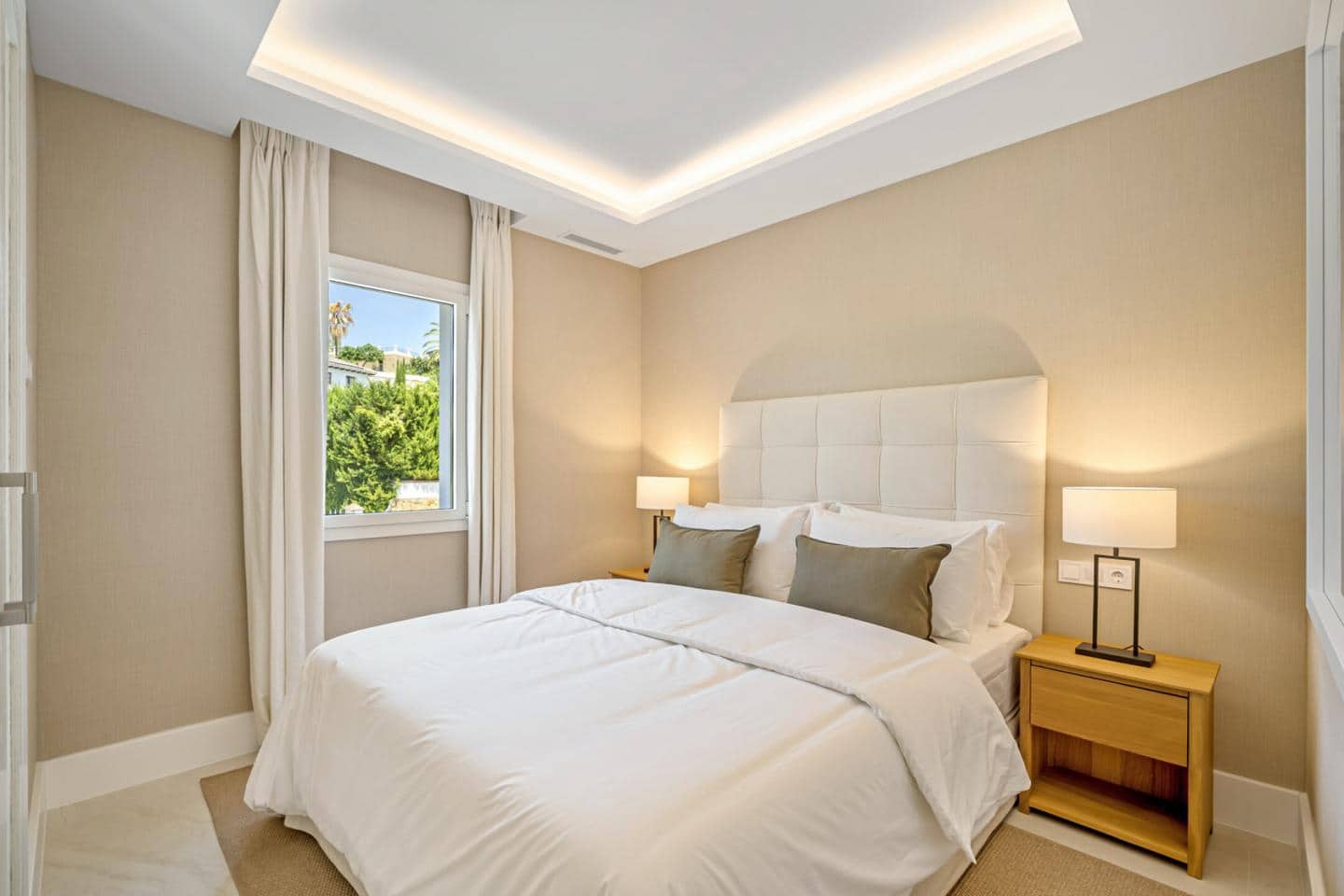 4 bedroom Apartment for sale in Benahavis with pool garage - € 1,875,000 (Ref: 9226027)