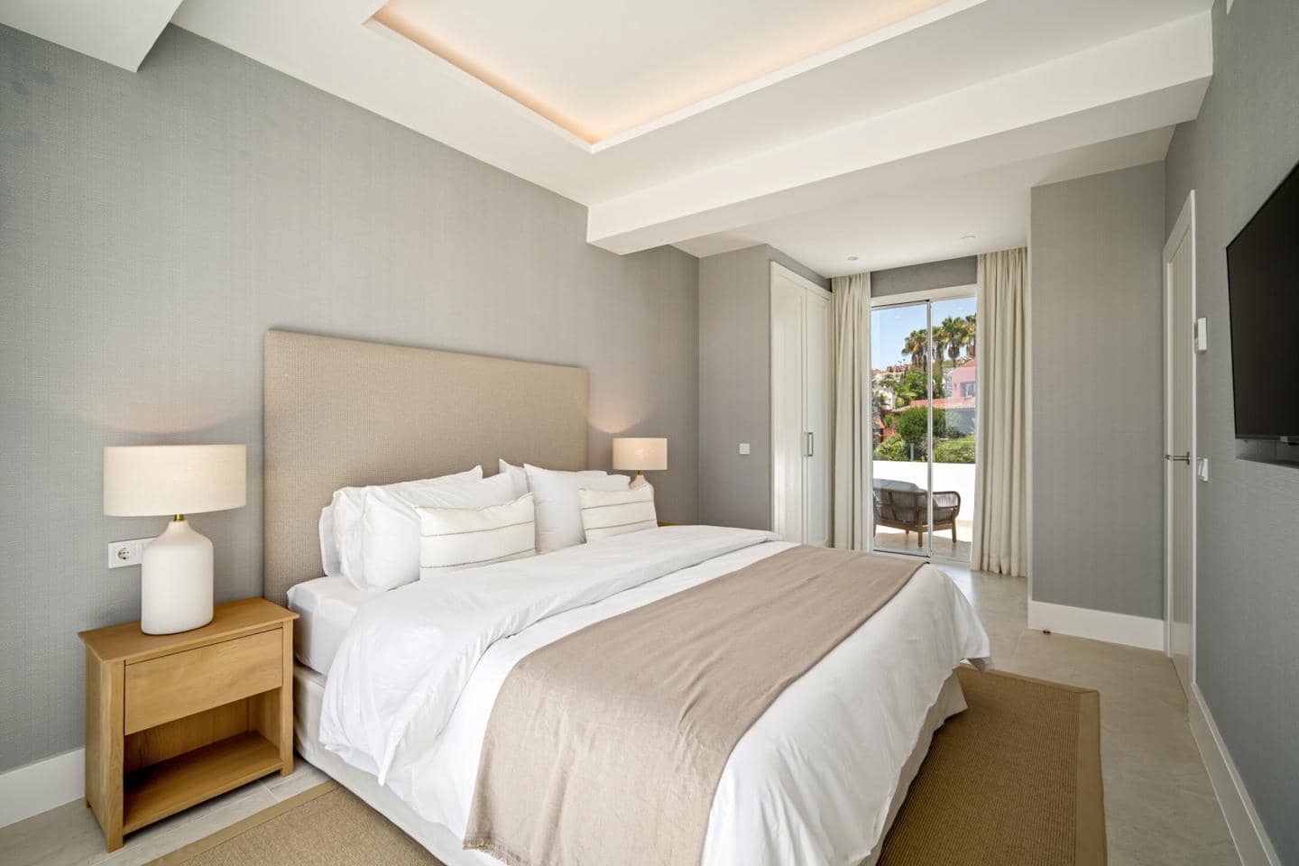 4 bedroom Apartment for sale in Benahavis with pool garage - € 1,875,000 (Ref: 9226027)