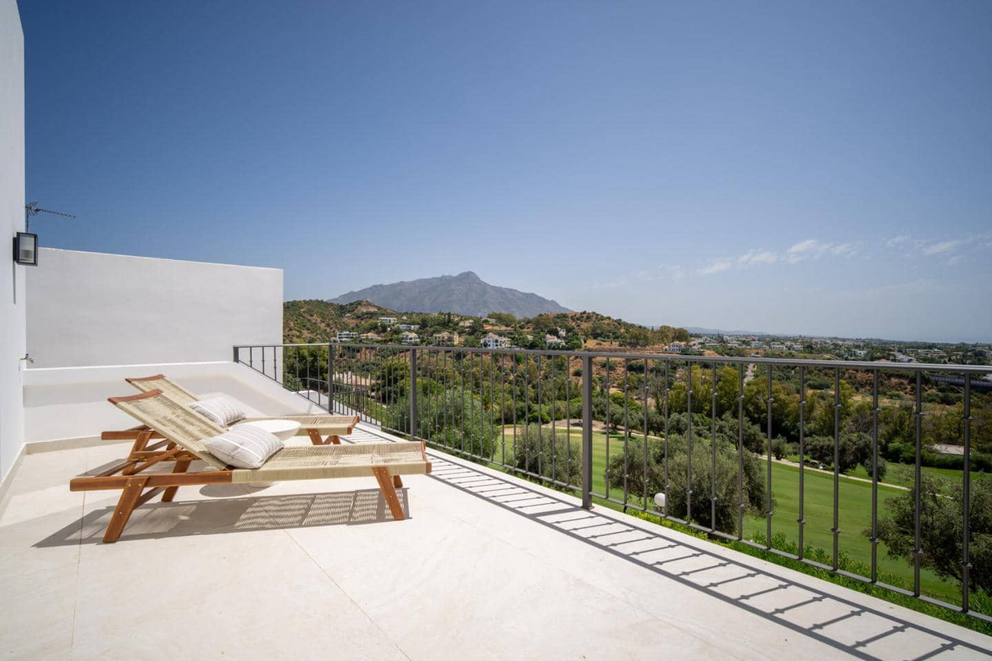 4 bedroom Apartment for sale in Benahavis with pool garage - € 1,875,000 (Ref: 9226027)