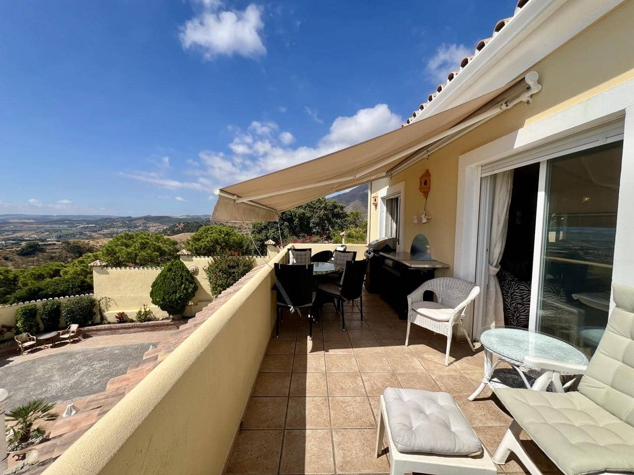 8 soveværelse Finca/Landehus til salg i Estepona med swimmingpool garage - € 1.190.000 (Ref: 9232018)