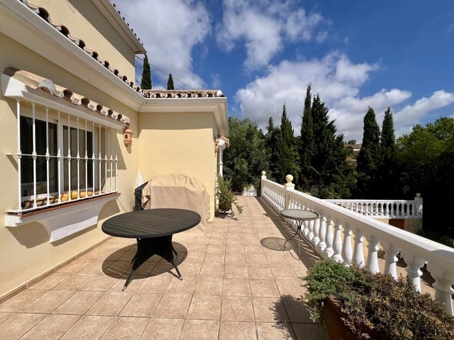 8 slaapkamer Finca/Landhuis te koop in Altos de Estepona, Estepona met zwembad garage - € 1.190.000 (Ref: 9232018)