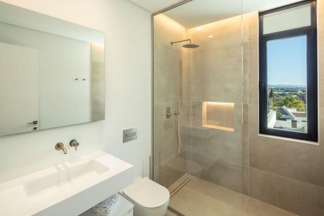 5 chambre Villa/Maison à vendre à Las Brisas, Marbella avec piscine garage - 4 990 000 € (Ref: 9255836)