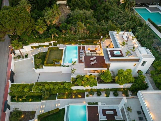 5 bedroom Villa for sale in Las Brisas, Marbella with pool garage - € 4,990,000 (Ref: 9255836)