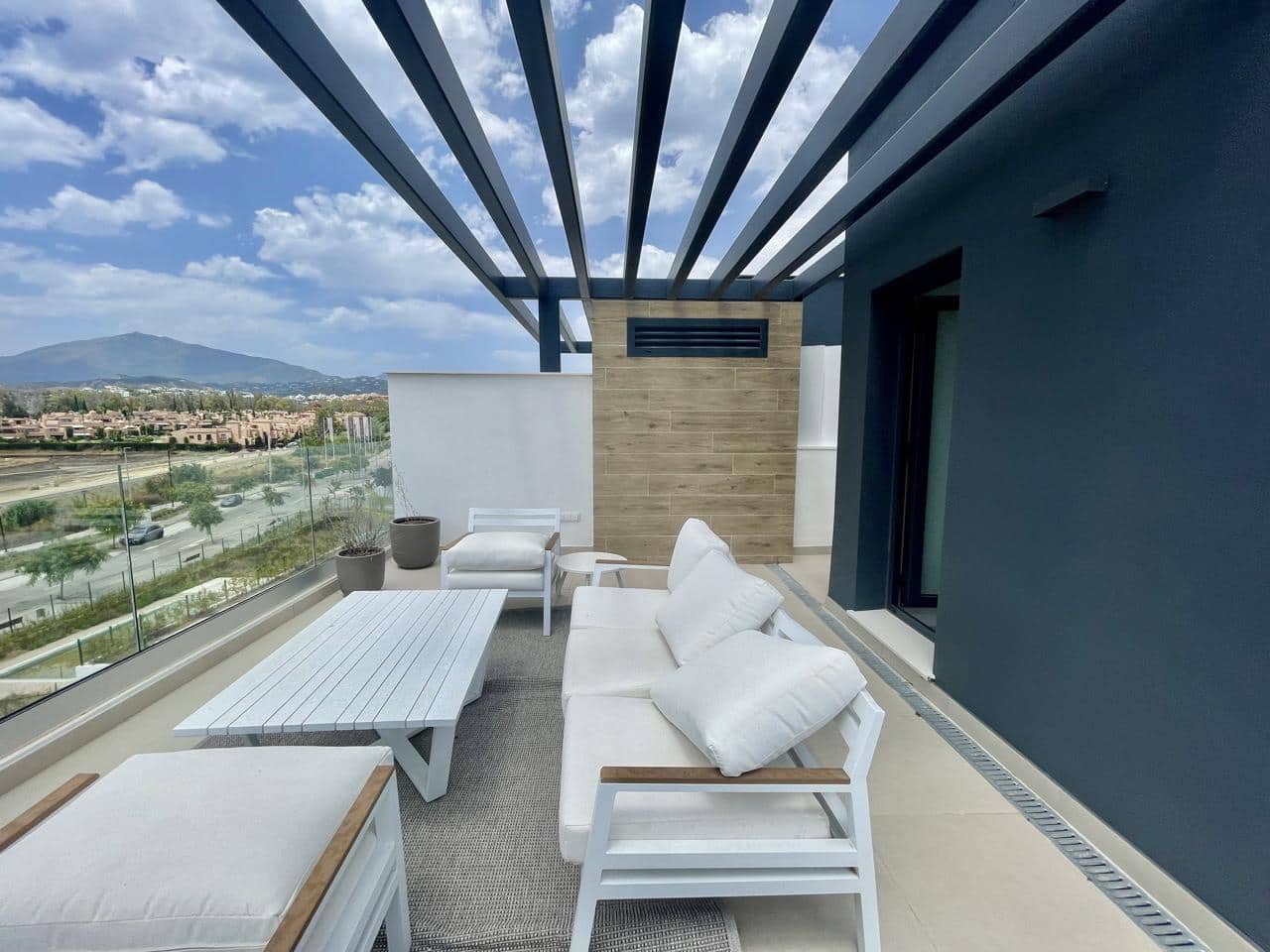 Chalet de 3 habitaciones en El Paraiso en venta con piscina garaje - 850.000 € (Ref: 9256358)