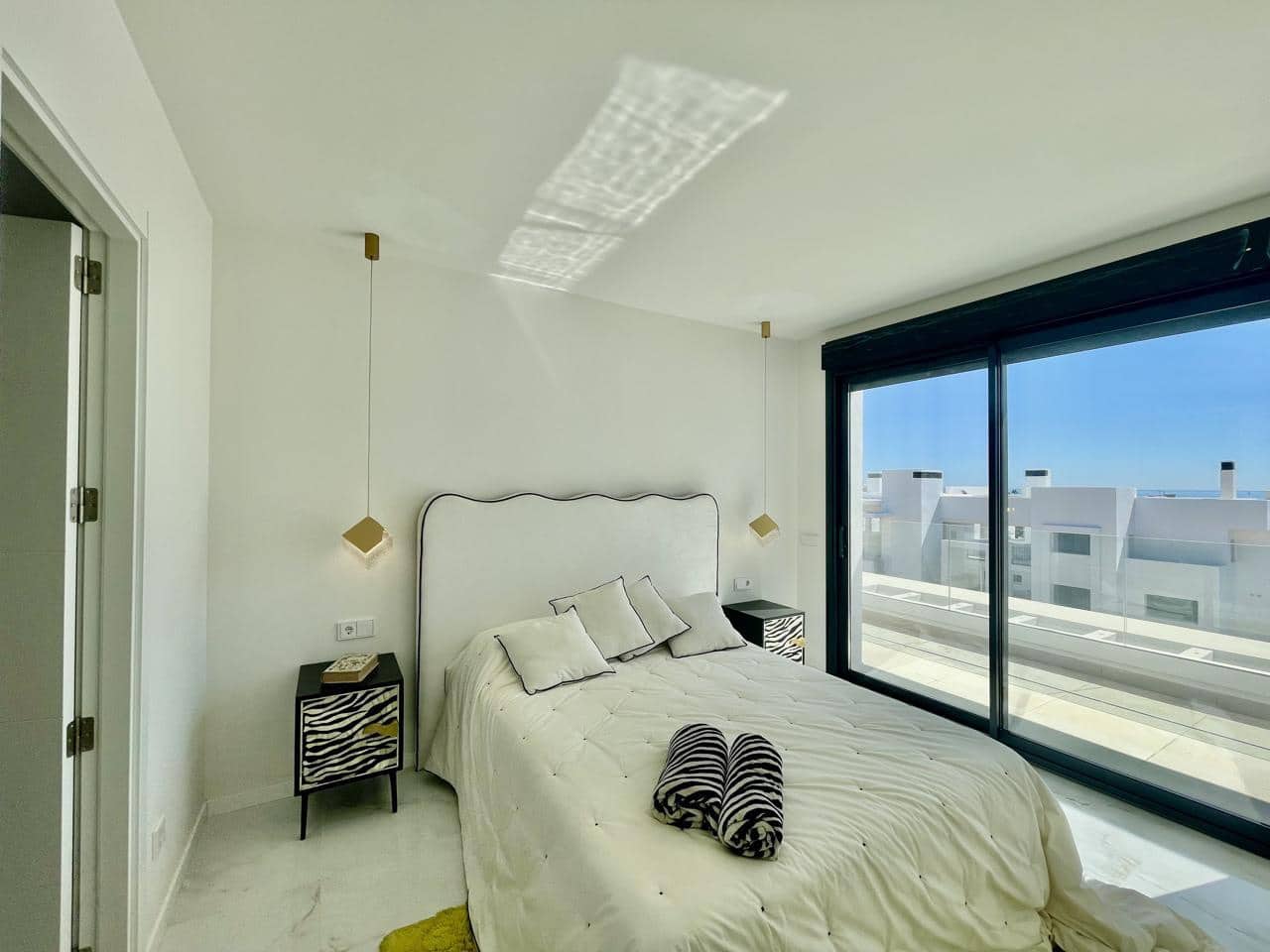 3 chambre Penthouse à vendre à Estepona avec piscine garage - 725 000 € (Ref: 9256359)