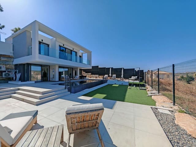 Chalet de 5 habitaciones en Valle Romano Golf, Estepona en venta con piscina garaje - 1.690.000 € (Ref: 9256580)