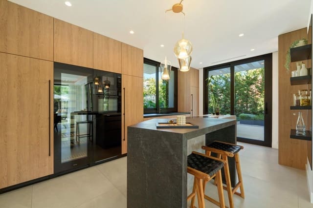 6 Zimmer Villa zu verkaufen in Lomas De Marbella, Marbella mit Pool Garage - 5.900.000 € (Ref: 9257603)