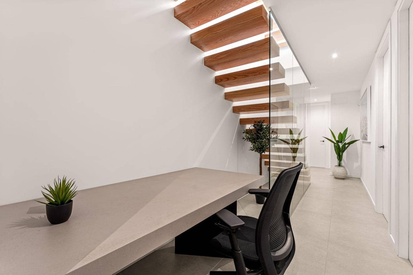 5 soverom Villa til salgs i El Paraiso med svømmebasseng garasje - € 1 790 000 (Ref: 9275336)