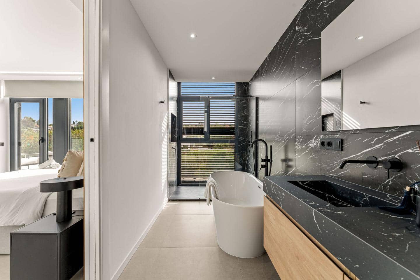 5 soverom Villa til salgs i El Paraiso med svømmebasseng garasje - € 1 790 000 (Ref: 9275336)