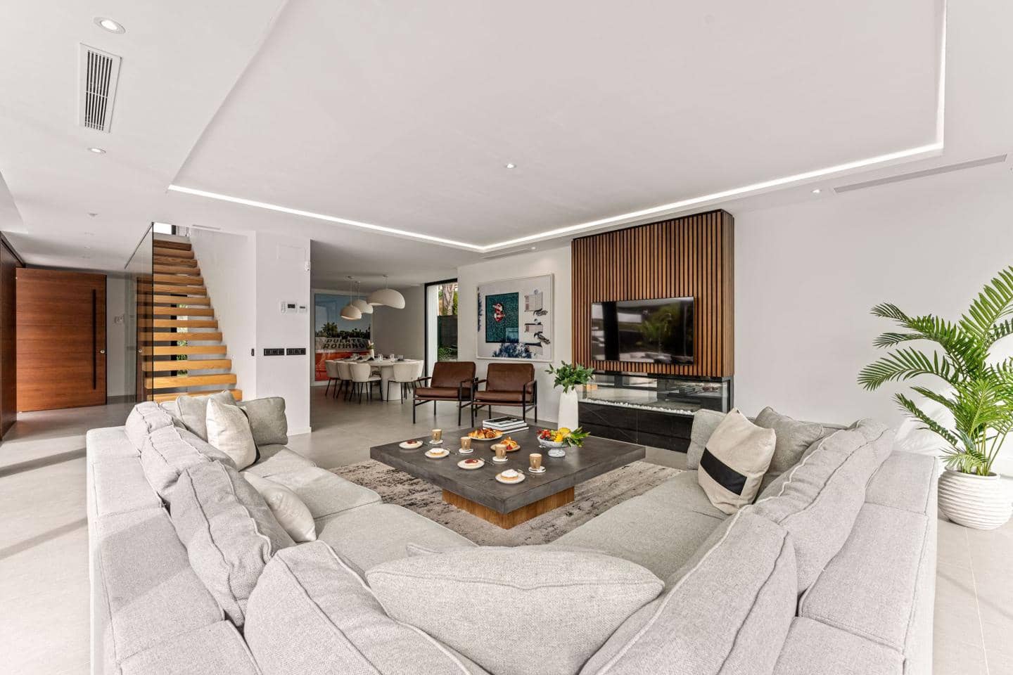 5 soverom Villa til salgs i El Paraiso med svømmebasseng garasje - € 1 790 000 (Ref: 9275336)