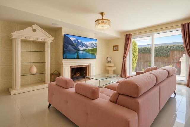 4 sovrum Villa till salu i El Paraiso, Estepona med pool garage - 650 000 € (Ref: 9308744)