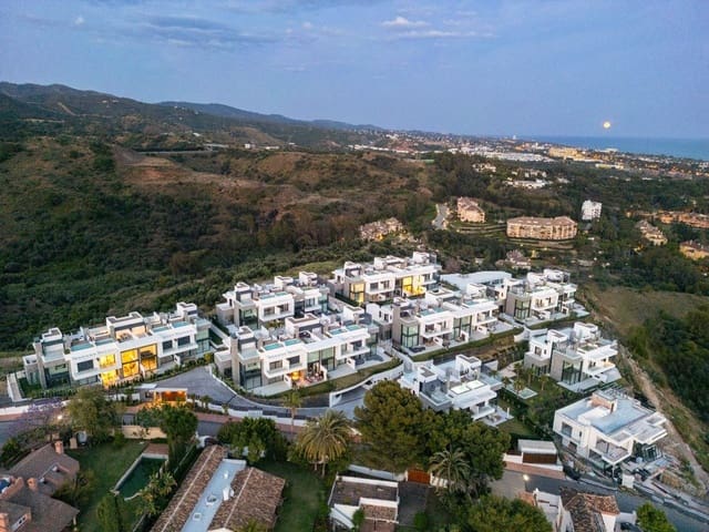 4 makuuhuone Huvila myytävänä paikassa Río Real, Marbella mukana uima-altaan 
autotalli - 1 495 000 € (Ref: 9324444)