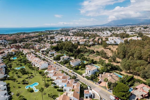 6 quarto Moradia para venda em Nueva Atalaya, Estepona com piscina garagem - 2 895 000 € (Ref: 9329556)