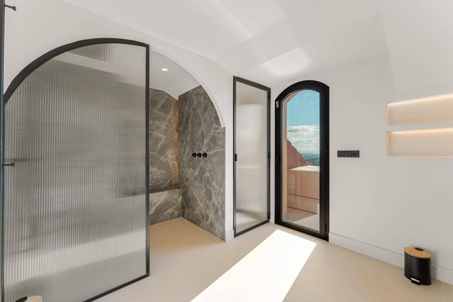 4 slaapkamer Penthouse te koop in Benahavis met zwembad - € 1.995.000 (Ref: 9343078)