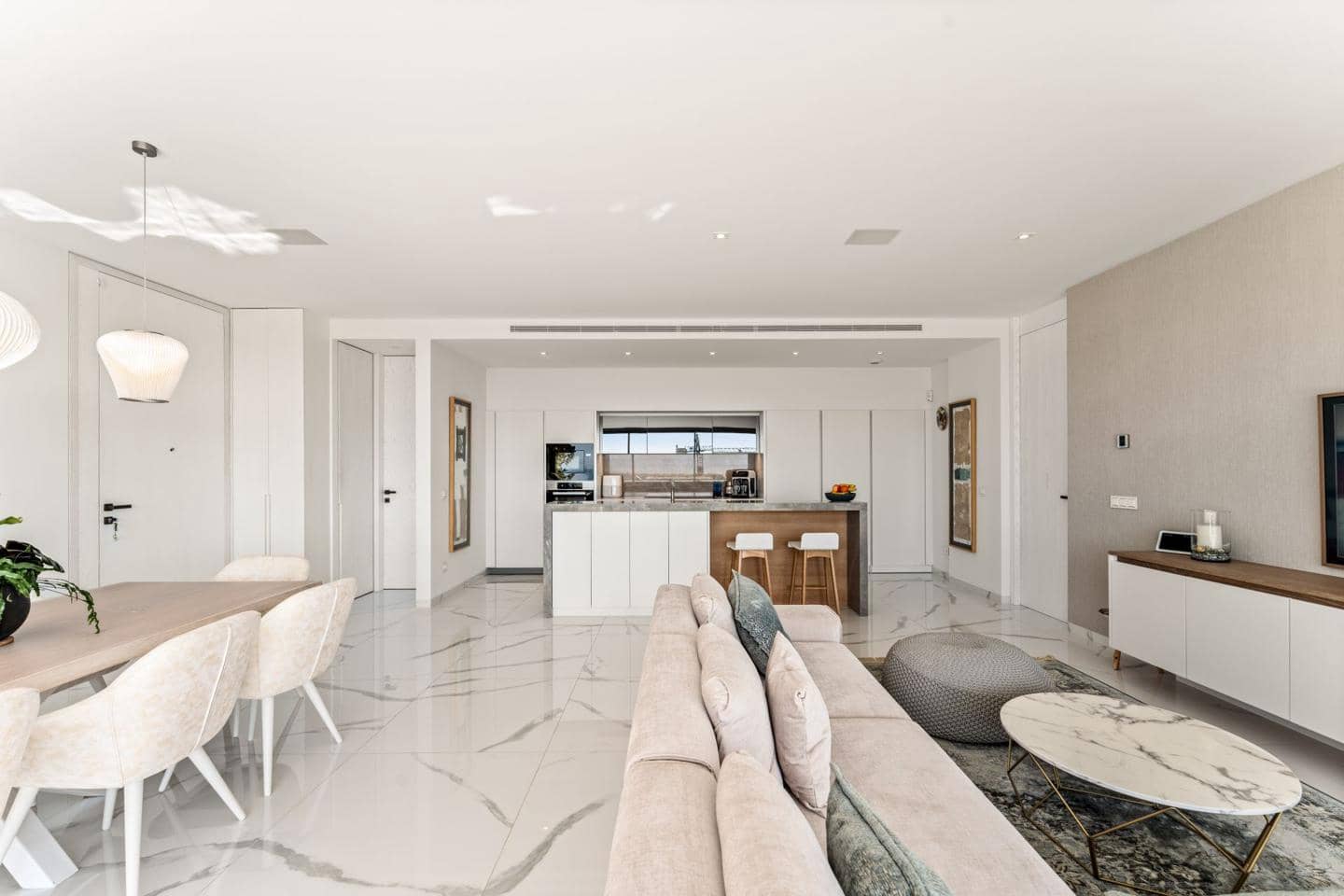 3 bedroom Apartment for sale in Benahavis with pool garage - € 2,149,000 (Ref: 9343079)