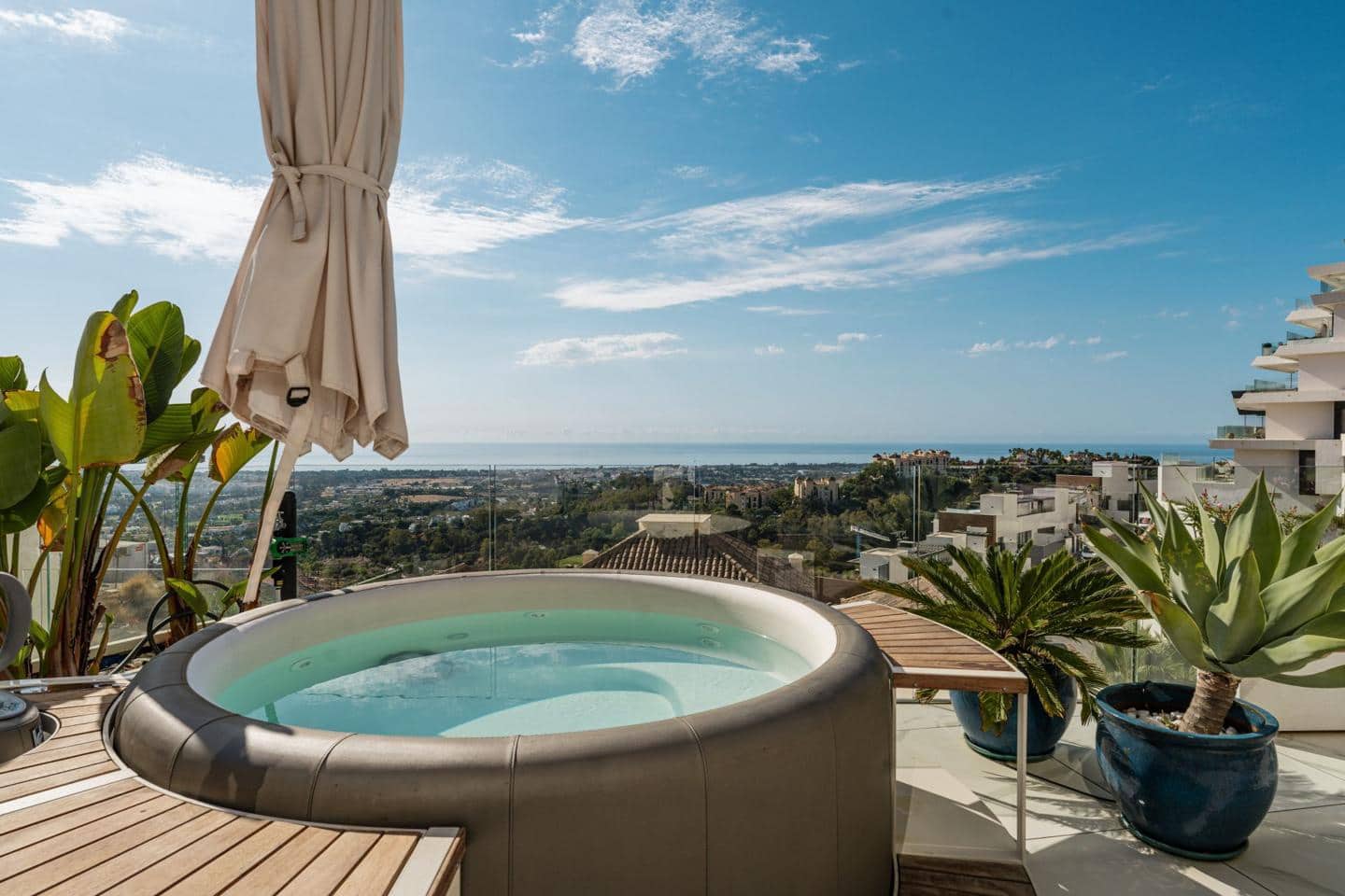 3 bedroom Apartment for sale in Benahavis with pool garage - € 2,149,000 (Ref: 9343079)