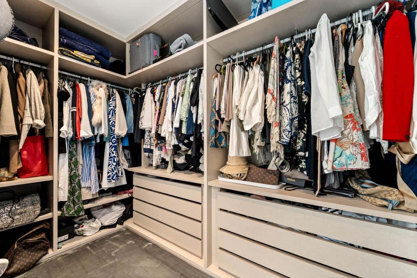 3 bedroom Apartment for sale in Benahavis with pool garage - € 2,149,000 (Ref: 9343079)