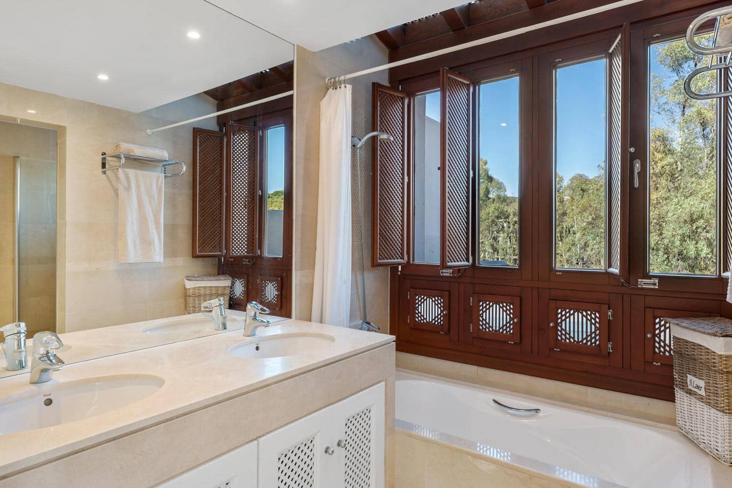 3 sypialnia Penthouse na sprzedaż w Marbella z garażem - 1 795 000 € (Ref: 9352816)