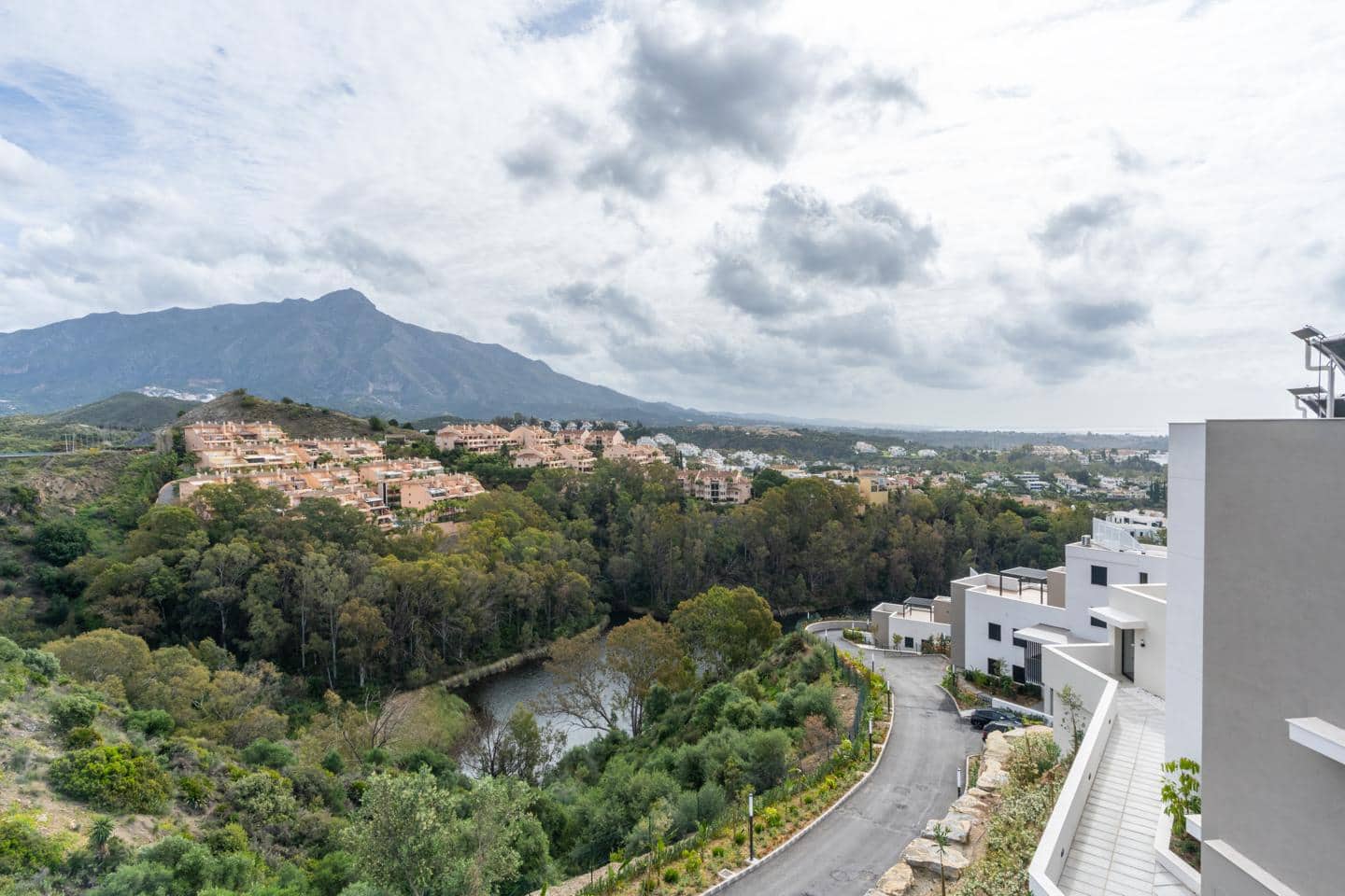 3 soveværelse Penthouse til salg i Marbella med swimmingpool garage - € 950.000 (Ref: 9384924)