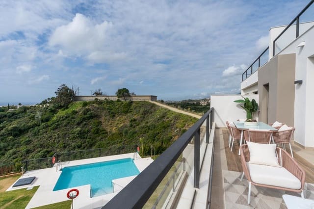 3 soveværelse Penthouse til salg i Puerto Banus, Marbella med swimmingpool garage - € 950.000 (Ref: 9384924)