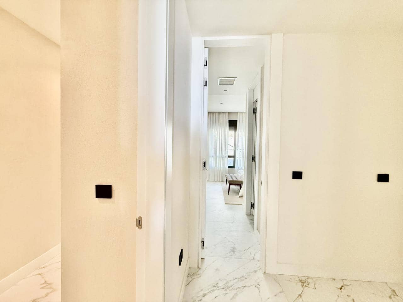 3 chambre Appartement à vendre à Estepona avec piscine garage - 1 373 000 € (Ref: 9384928)