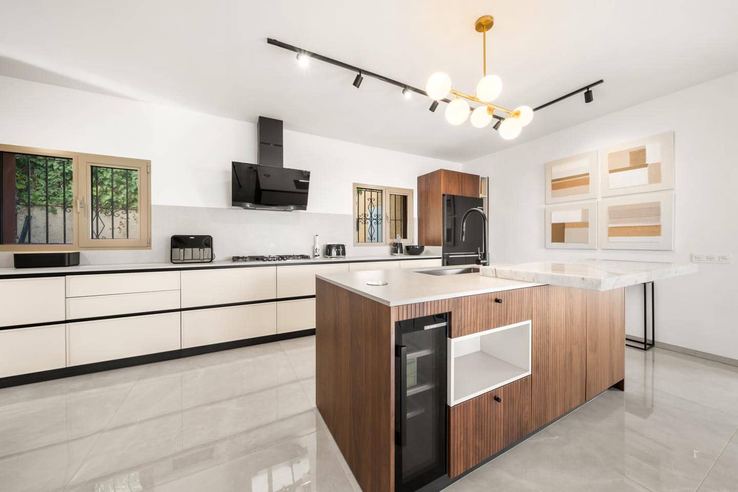 7 slaapkamer Villa te koop in Buenas Noches met zwembad - € 1.840.000 (Ref: 9386737)