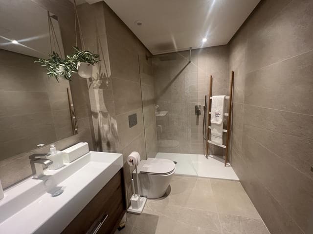 3 chambre Appartement à vendre à El Paraíso, Benahavís avec piscine garage - 730 000 € (Ref: 9388707)