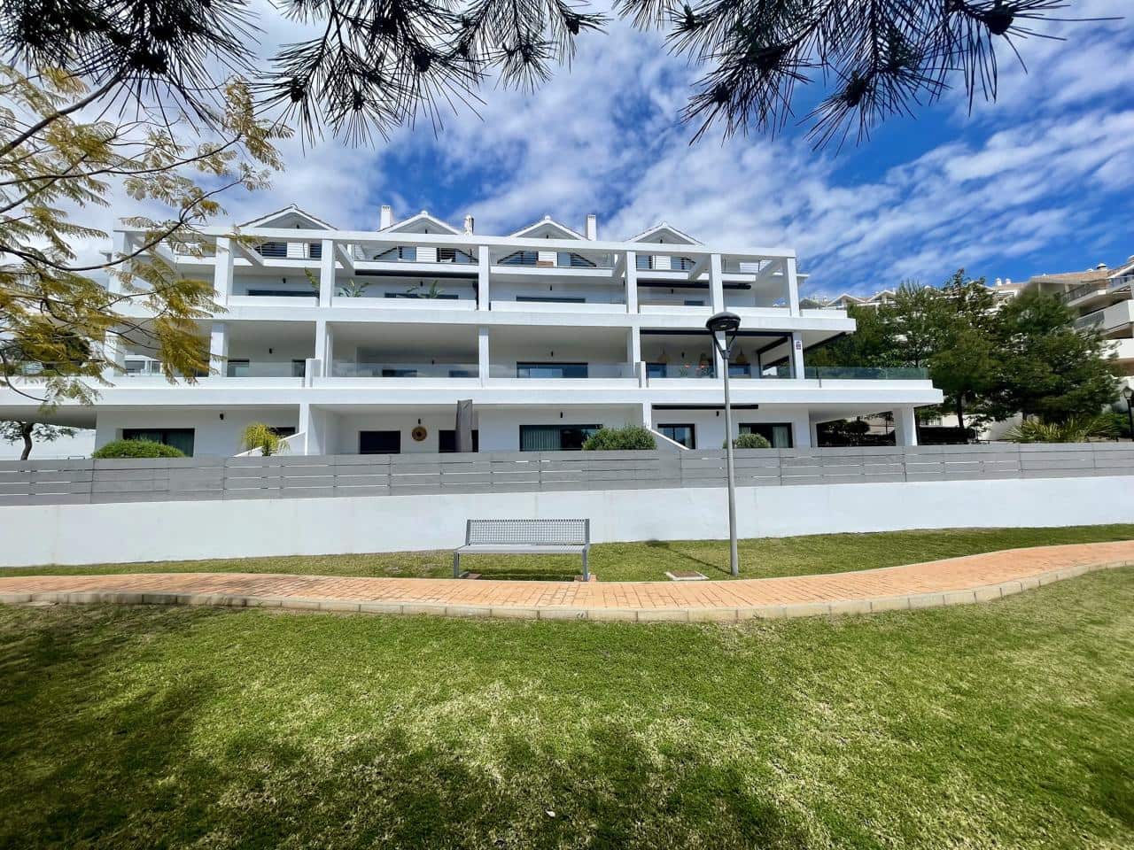 2 Zimmer Apartment zu verkaufen in New Golden Mile mit Pool Garage - 379.000 € (Ref: 9404642)