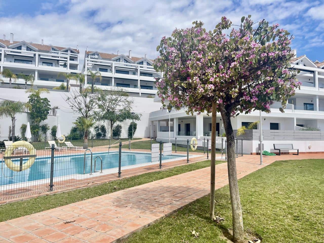 2 Zimmer Apartment zu verkaufen in New Golden Mile mit Pool Garage - 379.000 € (Ref: 9404642)