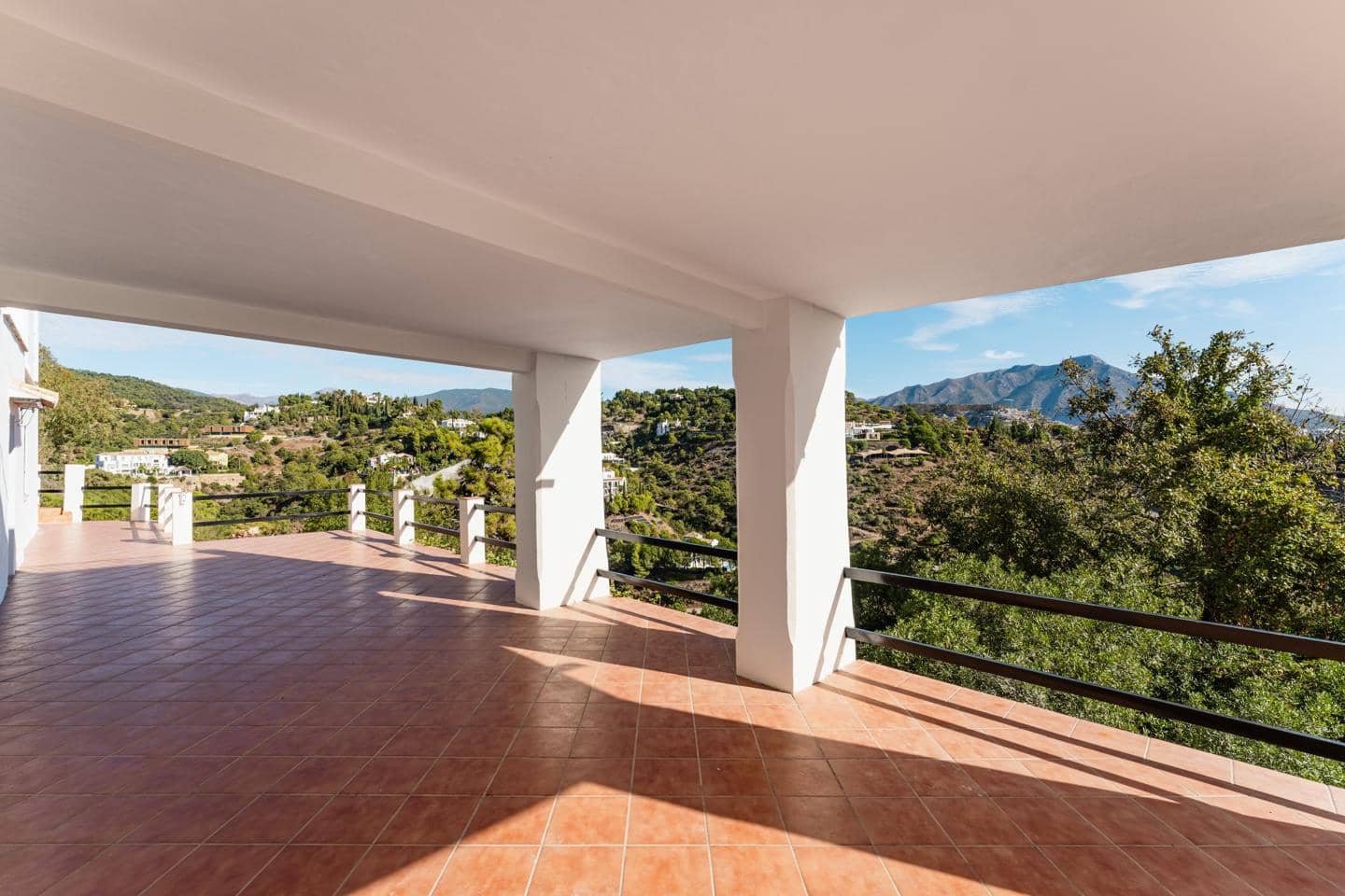 6 sovrum Villa till salu i Benahavis med pool garage - 3 295 000 € (Ref: 9408257)