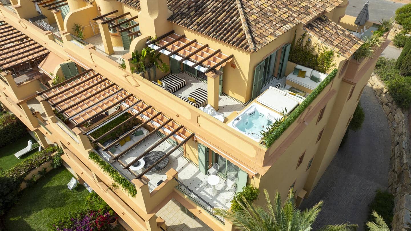 3 sovrum Takvåning till salu i Benahavis med garage - 1 349 000 € (Ref: 9414318)